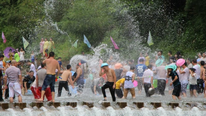 Songkran di Kamboja: Tradisi Air yang Penuh Makna